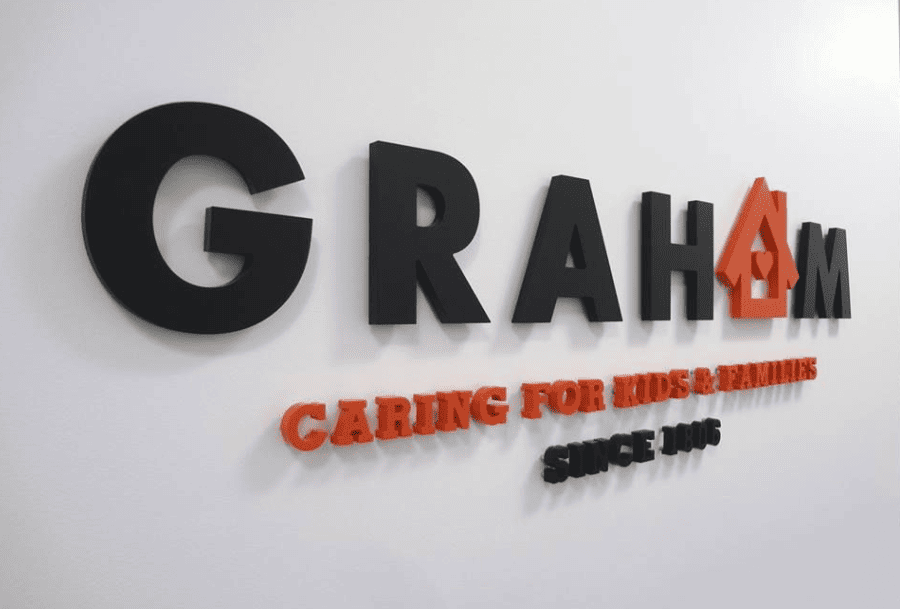 custom signage Dubai
